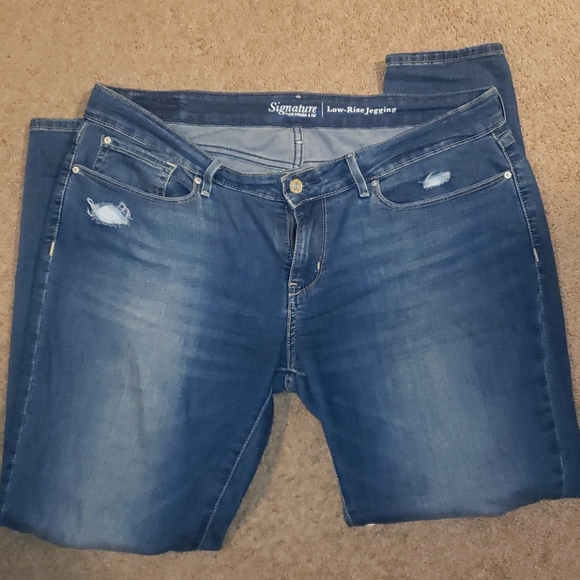 Levi's - Picture 3 of 5